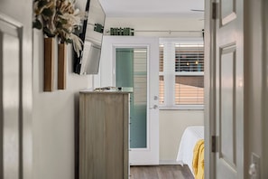 3 habitaciones, caja de seguridad en la habitación y escritorio 