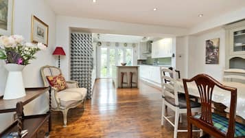 4 bedrooms, Internet