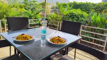 Couples’ dining