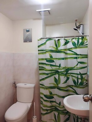 Towels, toilet paper