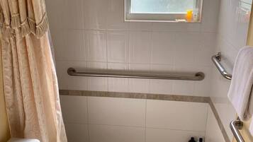 Apartment | Bathroom | Toilet paper