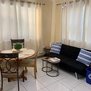 Apartment | 4 bedrooms - 3 Suites Free Breakfast Steps to Beach (West Bay)