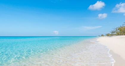 3-suite Group Stay Steps to Beach Sleeps 13