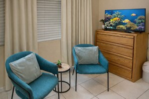 Apartment | 4 bedrooms - 3 Apartments Steps to Beach Free Breakfast (West Bay)