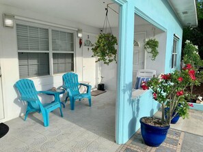 3 bedrooms, desk - S2 BP Steps to Beach (West Bay)