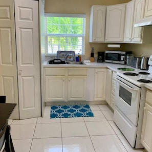 Apartment, Accessible - S2 BP Steps to Beach (West Bay)