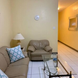 Apartment, Accessible, Smoking | 3 bedrooms, desk