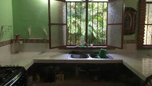House | Private kitchen | Fridge, oven, stovetop, electric kettle - Charming, Art-filled Casa Poesia (Sayulita)