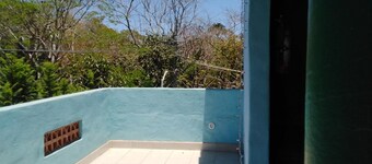 Bohemian Rustic 2-floor Suite, Walk to Plaza/beach