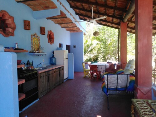 Bohemian Rustic 2-floor Suite, Walk to Plaza/beach