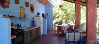 Bohemian Rustic 2-floor Suite, Walk to Plaza/beach