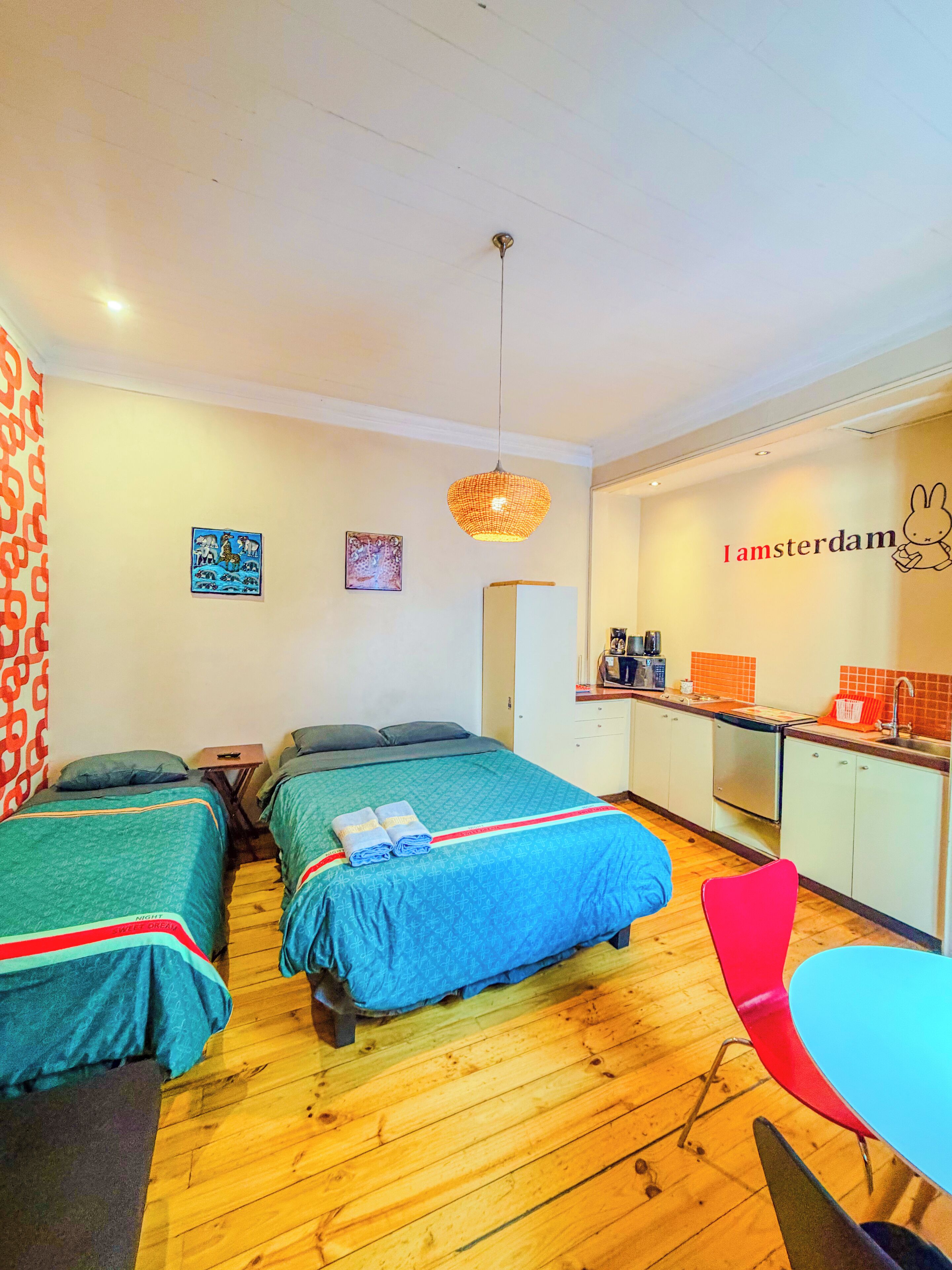 Suite estudio familiar, varias camas, no fumadores | Ropa de cama de alta calidad, edredones de plumas, minibar y caja fuerte