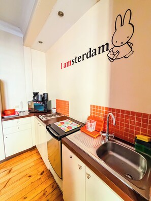 Family Studio Suite, Multiple Beds, Non Smoking | Private kitchen