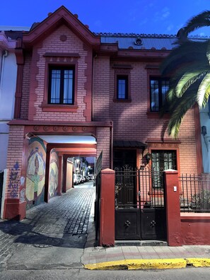 Front of property - Aparthotel providencia  (Santiago)