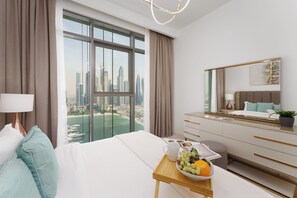 3 bedrooms, in-room safe, blackout curtains, iron/ironing board - Maison Privee - Exclusive Apt w/ Unmatched Dubai Marina Vistas (Dubai)