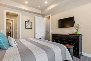 Townhome, 4 Bedrooms | 4 bedrooms, desk, laptop workspace, iron/ironing board - Zion's Edge 4 Bedroom Townhouse (Washington)