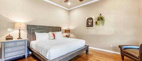 5 habitaciones, tabla de planchar con plancha y cuna de viaje