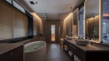 Exclusive Room +PENTHOUSE | Bathroom | Separate tub and shower, deep soaking tub, hair dryer, bathrobes