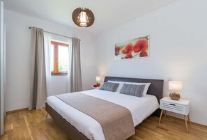 3 室のベッドルーム、アイロン / アイロン台、WiFi、ベッドシーツ