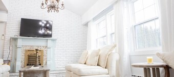 Fully Private 3 Bdrm Suite - The Winchester