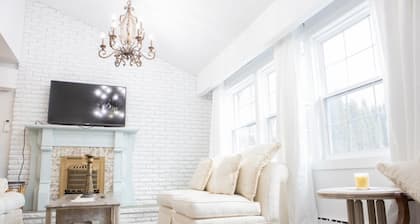 Fully Private 3 Bdrm Suite - The Winchester