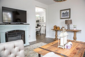 Apartment | 1 bedroom, Internet - Modern Apt Neardowntown Ideal for Long Stays - U2 (Burlington)