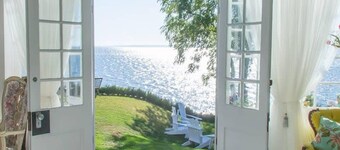 บ้านนิทานริมน้ำหรู - carmen Elisabeth