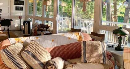 Bright Spacious Chalet on Lake Huron - Private