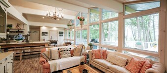 Bright Spacious Chalet on Lake Huron - Private