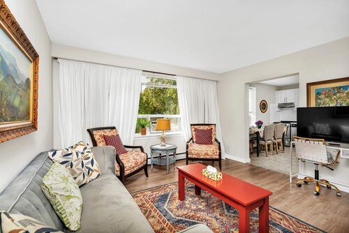 Private 2bdrm Newly Renovated - Furnished apt - U3