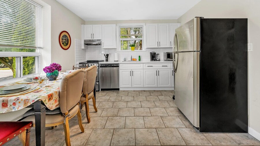 Private 2bdrm Newly Renovated - Furnished apt - U3
