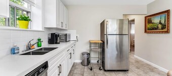 Private 2bdrm Newly Renovated - Furnished apt - U3
