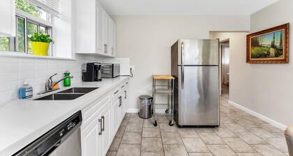 Private 2bdrm Newly Renovated - Furnished apt - U3