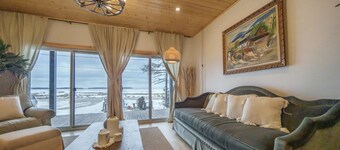 Luxury Lakefront Cottage - The Shining Star
