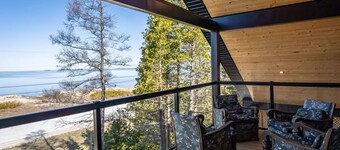 Luxury Lakefront Cottage - The Shining Star