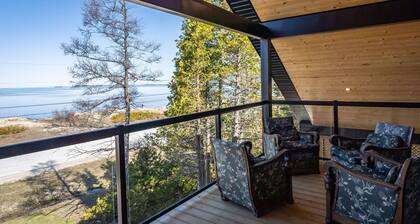 Luxury Lakefront Cottage - The Shining Star