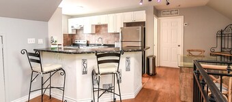 Private 2bdrm Unit With Ensuite Laundry - U5A