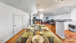 Apartment | 2 bedrooms, Internet - Private 2bdrm Unit With Ensuite Laundry - U5A (Burlington)