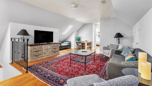Apartment | 2 bedrooms, Internet - Private 2bdrm Unit With Ensuite Laundry - U5A (Burlington)