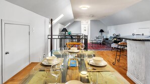 Apartment | 2 bedrooms, Internet - Private 2bdrm Unit With Ensuite Laundry - U5A (Burlington)