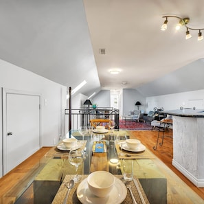 Apartment | 2 bedrooms, Internet - Private 2bdrm Unit With Ensuite Laundry - U5A (Burlington)