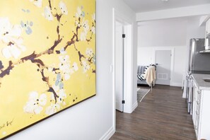 Apartment | 1 bedroom, Internet - Modern Apt Neardowntown Ideal for Long Stays - U3 (Burlington)