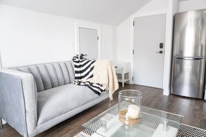 1 bedroom, Internet - Modern Apt Neardowntown Ideal for Long Stays - U3 (Burlington)