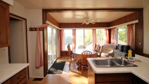 House - 3 Bdrm Country Cottage - Main House - Rosewood Cottages (Saugeen Shores)