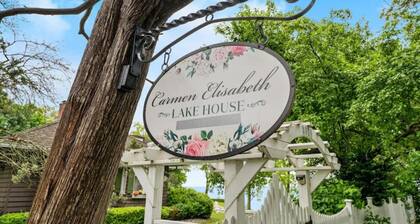 Luxurious Lower Level Apartment Closeto Downtown