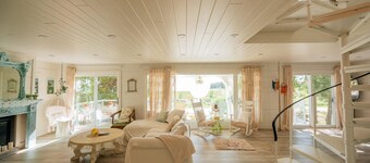 Hot Tub Waterfront Cottage - Near Sauble Beach