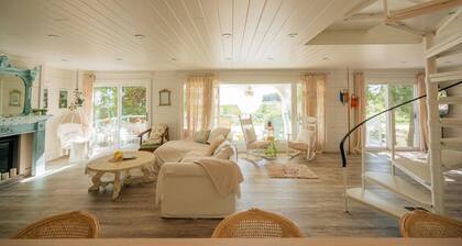 Hot Tub Waterfront Cottage - Near Sauble Beach