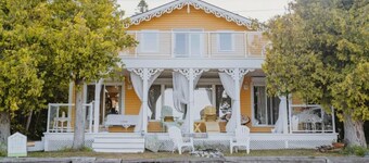 Hot Tub Waterfront Cottage - Near Sauble Beach