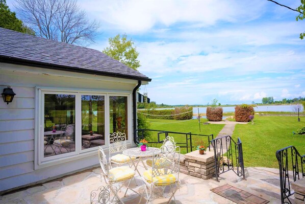 4 عدّة غرف نوم وخدمة الإنترنت