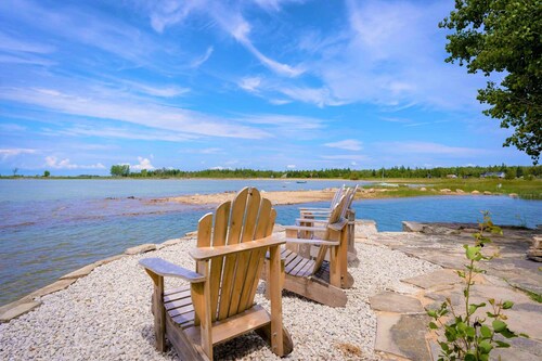 Retro Spacious Cottage - Somewhere in Time